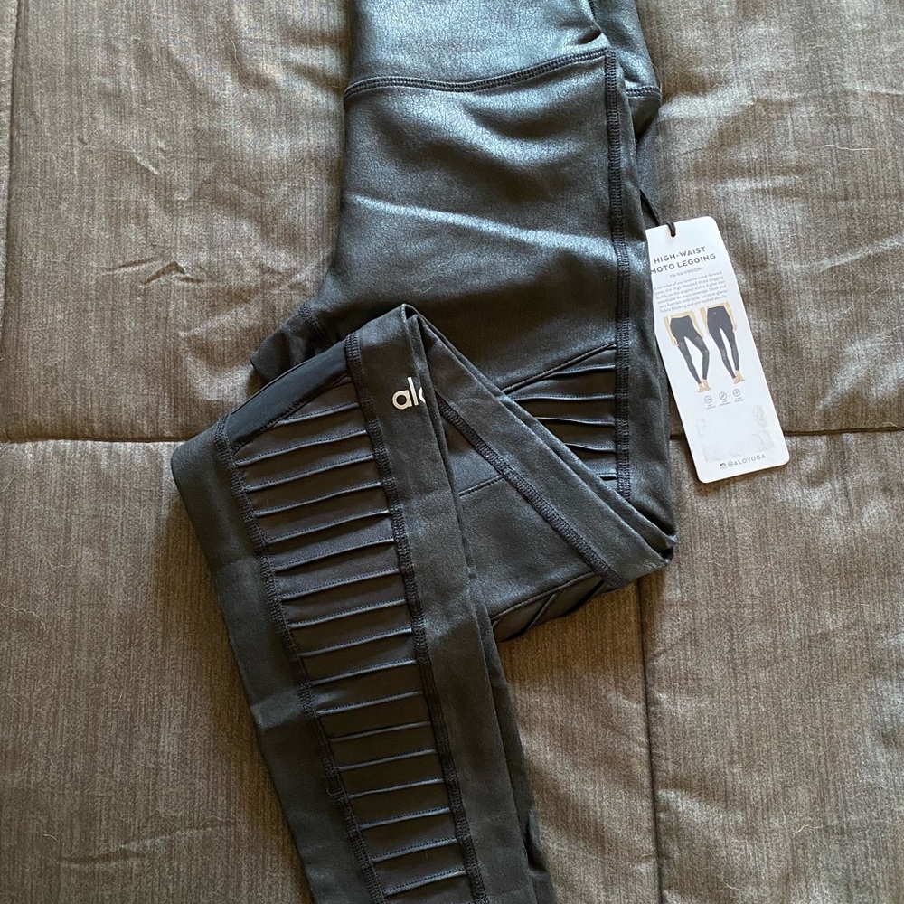 Black Alo Yoga Moto Leggings